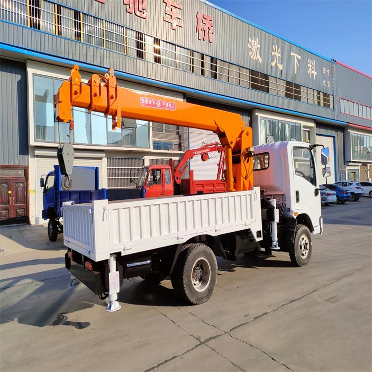乌尔禾区三轮随车吊定制 农用改装机自备吊中瑞长期出售